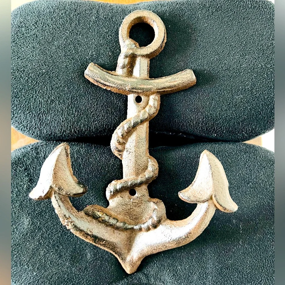 Towel hook - Cast iron hook/ship anchor/beach/ocean/sails wall decor/nautical